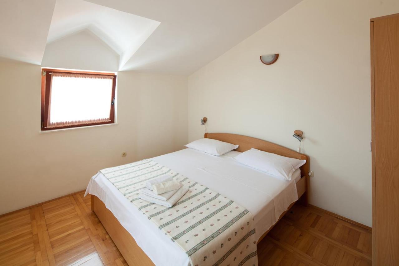 Apartments By The Sea Bilo, Primosten - 4191 Exterior foto