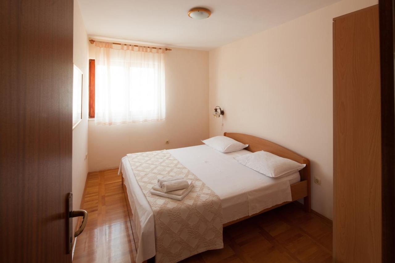 Apartments By The Sea Bilo, Primosten - 4191 Exterior foto