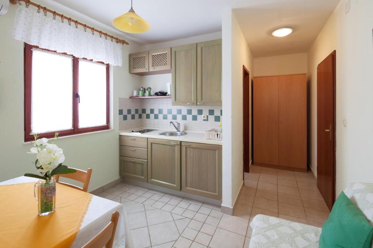 Apartments By The Sea Bilo, Primosten - 4191 Exterior foto