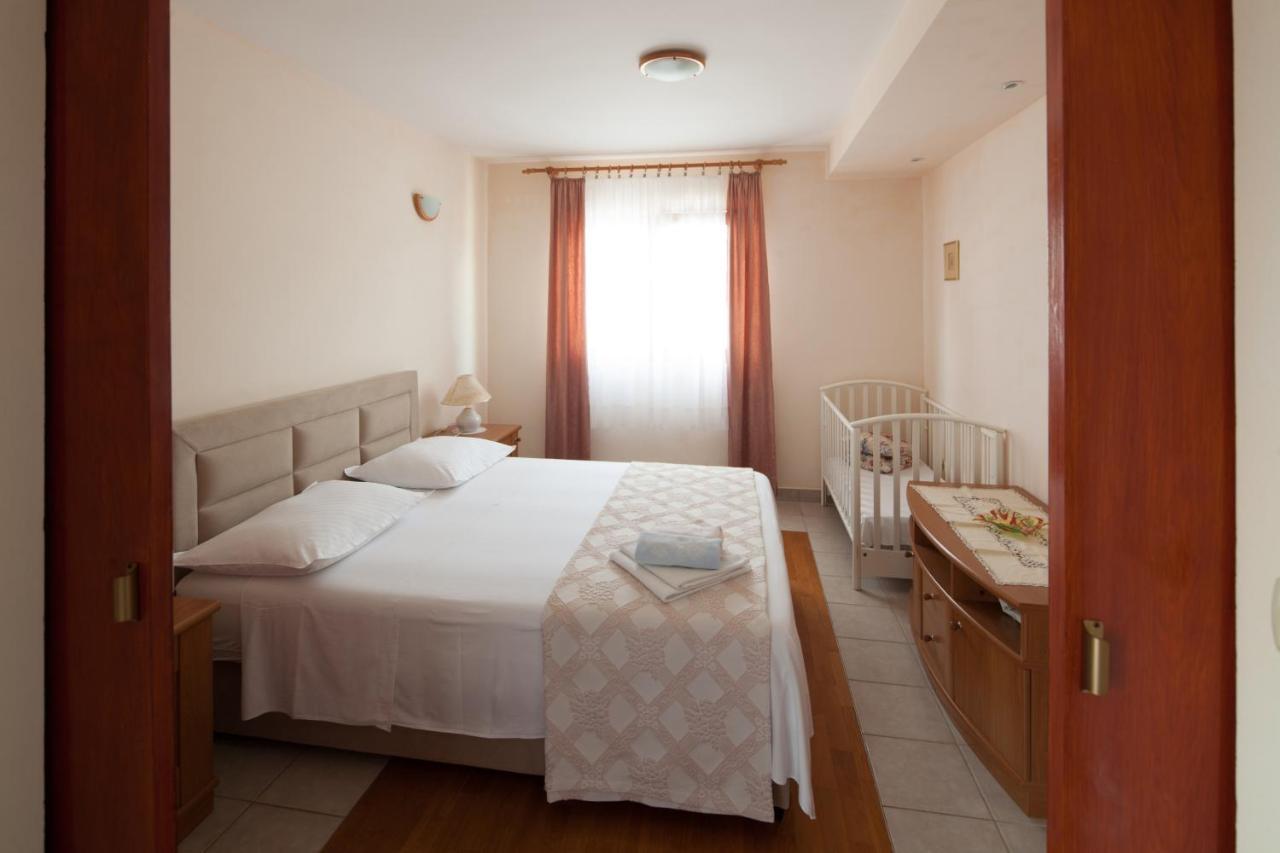 Apartments By The Sea Bilo, Primosten - 4191 Exterior foto