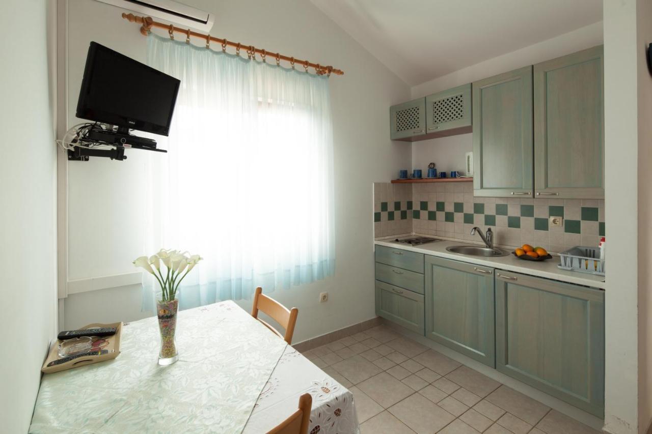 Apartments By The Sea Bilo, Primosten - 4191 Exterior foto