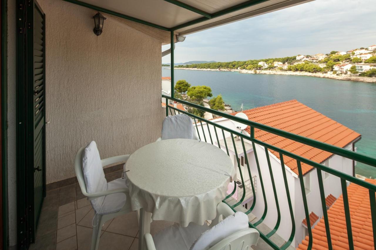 Apartments By The Sea Bilo, Primosten - 4191 Exterior foto